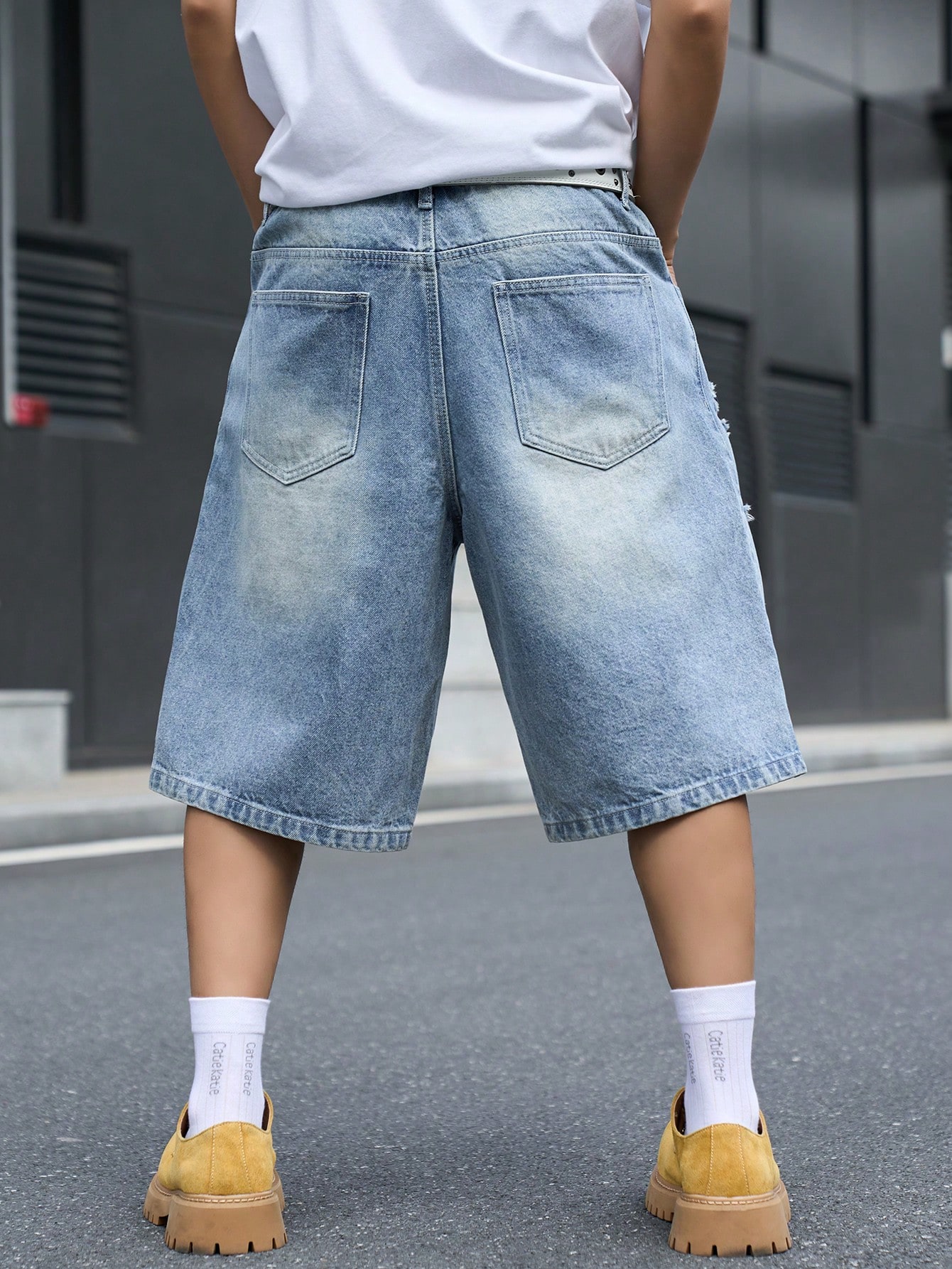 Men's Loose Fit Denim Bermuda  - огляд і ціна Men'S Shoes For Jeans